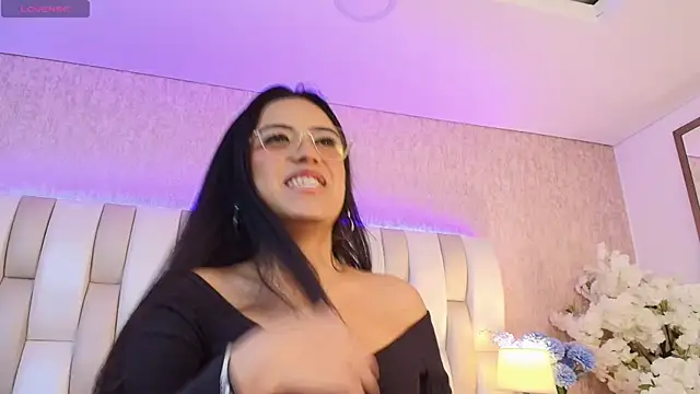 Rebeca jones online show from March 10, 2025, 1:10 pm