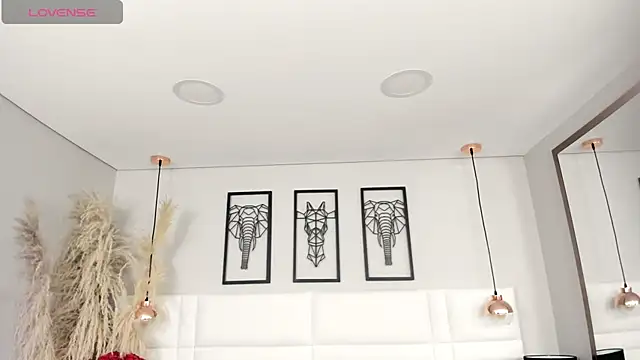 Rebeca jones online show from September 18, 2025, 12:07 pm