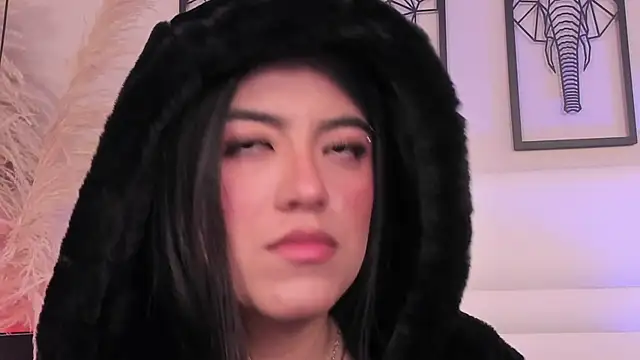 Rebeca jones online show from December 5, 2025, 12:25 pm