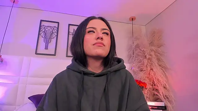 Rebeca jones online show from December 15, 2025, 12:09 pm