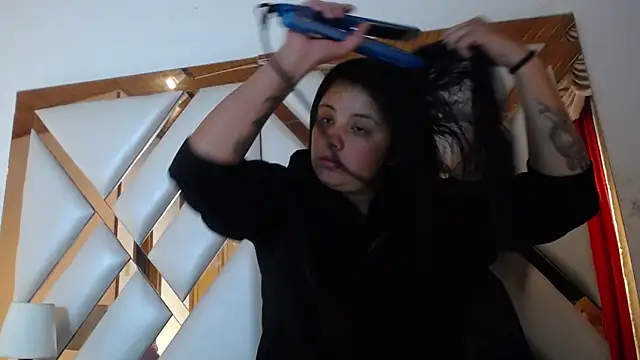 nathaly low1 online show from April 21, 2026, 12:44 pm