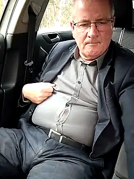 stiffandlubedxh online show from September 8, 2025, 10:09 pm