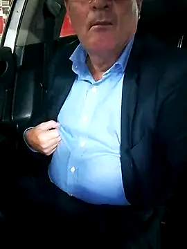 stiffandlubedxh online show from September 15, 2025, 8:25 am