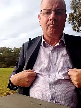 stiffandlubedxh online show from October 13, 2025, 9:04 pm