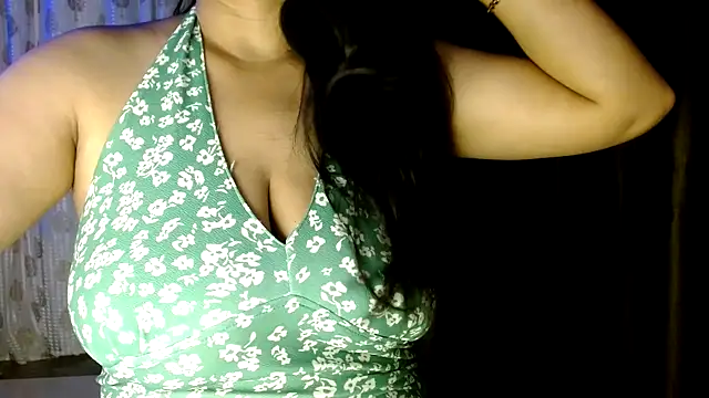 janifer001 online show from February 15, 2026, 12:07 am