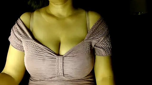 janifer001 online show from April 21, 2026, 1:53 am