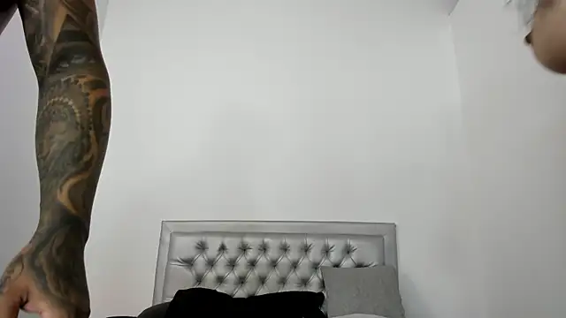 SEXXYLATINCOUPLE1 online show from February 14, 2025, 2:44 pm