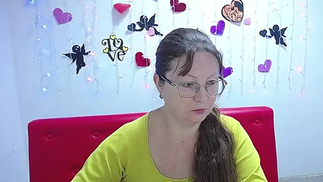 VanessaHotts online show from February 8, 2025, 6:01 am
