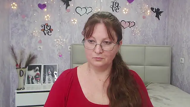 VanessaHotts online show from March 10, 2025, 9:10 am