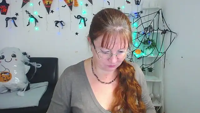 VanessaHotts online show from November 3, 2025, 6:25 am