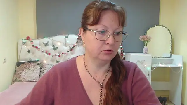 VanessaHotts online show from April 17, 2026, 5:21 am
