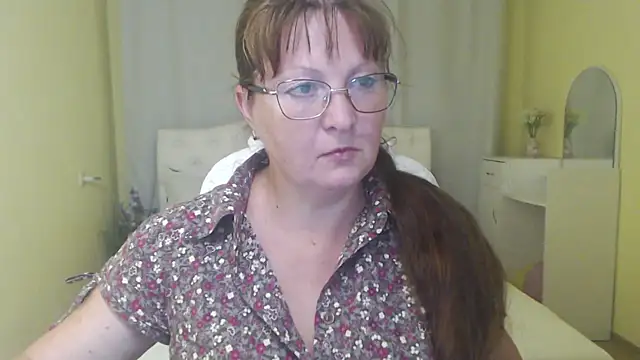 Snapshot of VanessaHotts chatting on July 7, 2026, 8:29 am VanessaHotts online show from July 7, 2026, 8:29 am