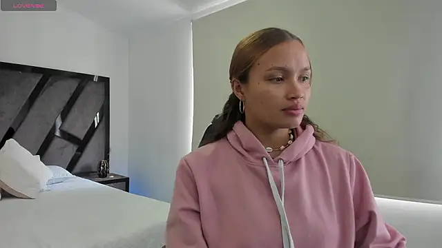 AnnieAndStefan online show from March 13, 2026, 2:34 pm