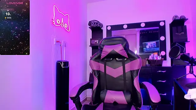 miss kitty online show from April 6, 2026, 12:52 am