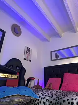 lonely shewolf online show from November 19, 2025, 7:36 pm