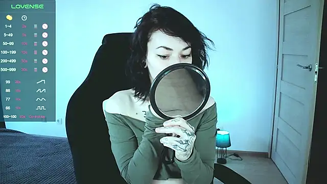 Snapshot of pale_skin chatting on December 20, 2024, 11:00 am pale skin online show from December 20, 2024, 11:00 am