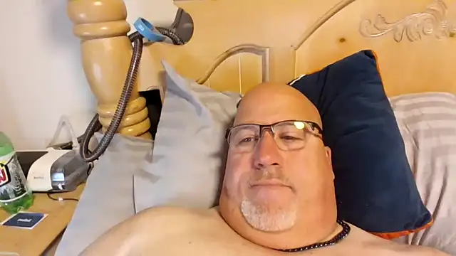 Bigbear0563 online show from May 5, 2026, 3:42 pm