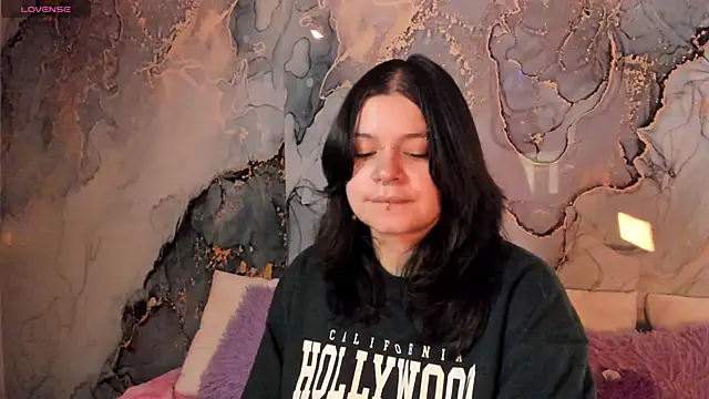 Mey moon online show from November 28, 2025, 9:06 pm