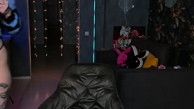 Blckmirrorr online show from September 11, 2025, 4:29 pm