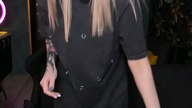 Blckmirrorr online show from November 2, 2025, 1:46 pm