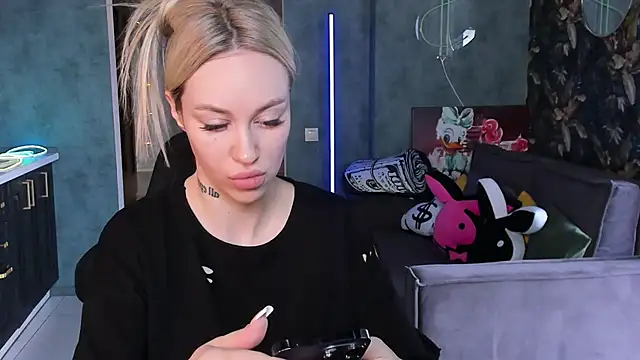 Blckmirrorr online show from April 25, 2026, 2:58 am