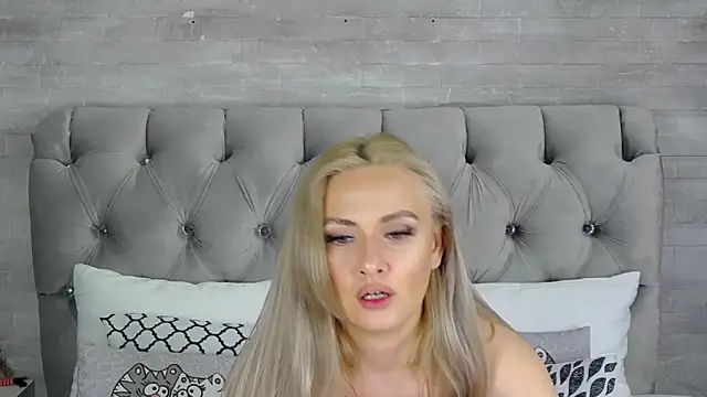 Snapshot of IsabellaDeRosa chatting on March 7, 2025, 12:23 pm IsabellaDeRosa online show from March 7, 2025, 12:23 pm