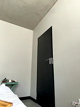 Snapshot of BedroomBullyX5 chatting on October 27, 2025, 8:29 am BedroomBullyX5 online show from October 27, 2025, 8:29 am