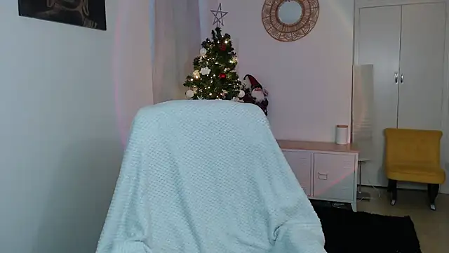 Crystal-dreamt online show from December 18, 2025, 9:48 am