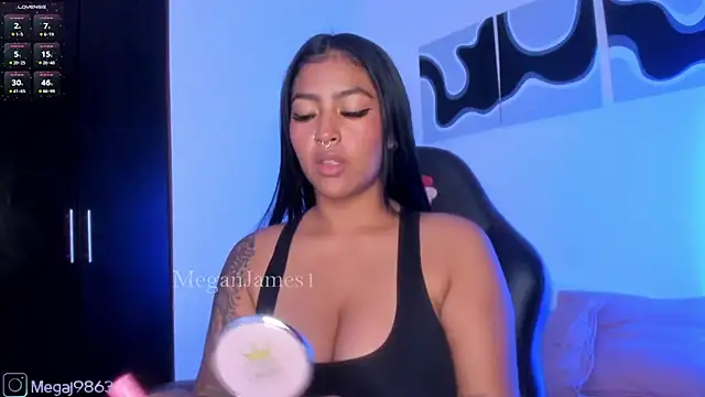 meganjames1 online show from November 27, 2025, 1:46 pm