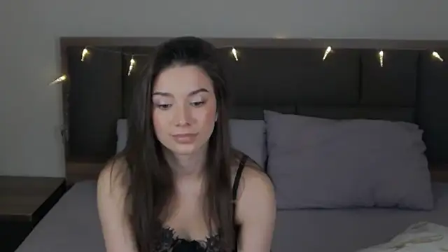 sinthiaroze online show from March 7, 2025, 4:11 pm