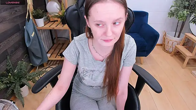 JannaVerdi  online show from March 17, 2025, 6:40 am