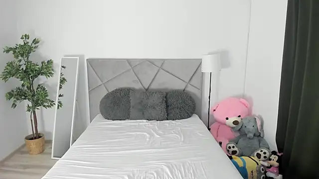BlueEyesLexy online show from June 13, 2026, 5:05 am