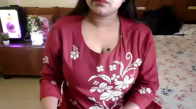 Snapshot of shivi_moto chatting on February 2, 2025, 6:26 am shivi moto online show from February 2, 2025, 6:26 am