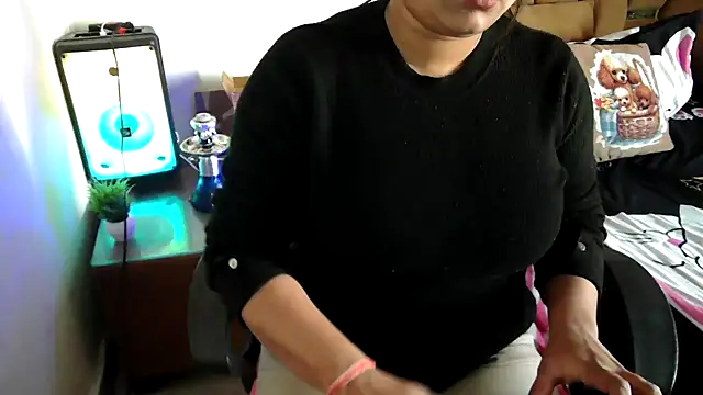 Snapshot of shivi_moto chatting on February 8, 2025, 5:40 am shivi moto online show from February 8, 2025, 5:40 am