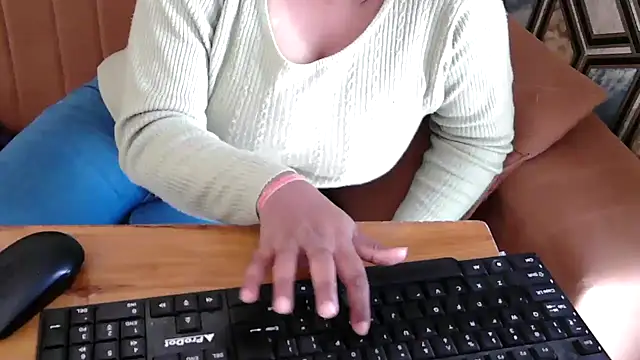 Snapshot of shivi_moto chatting on March 3, 2025, 7:43 am shivi moto online show from March 3, 2025, 7:43 am