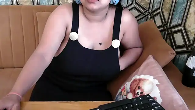 Snapshot of shivi_moto chatting on March 8, 2025, 9:06 am shivi moto online show from March 8, 2025, 9:06 am