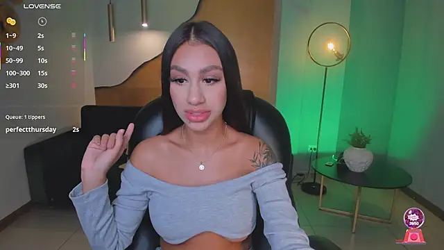 DannaCruz online show from February 8, 2025, 1:44 pm