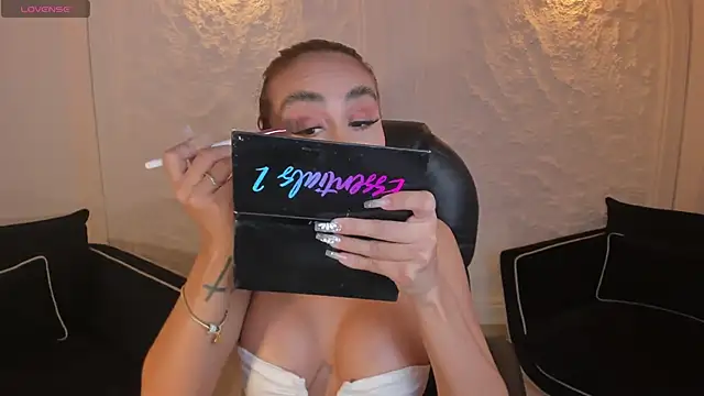 DannaCruz online show from November 23, 2025, 5:46 pm