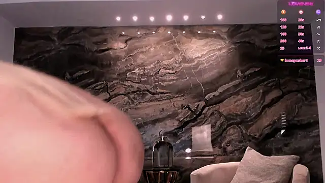 SophiePalmer online show from February 19, 2025, 8:20 pm