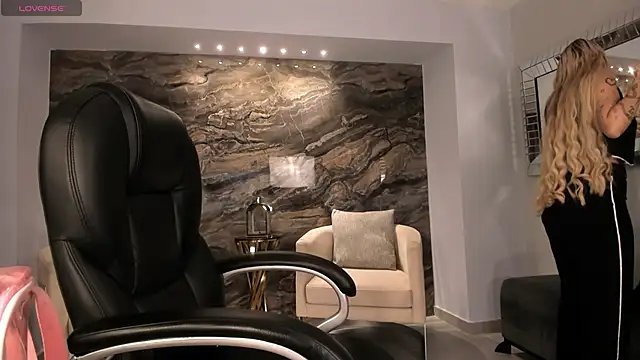 SophiePalmer online show from February 20, 2025, 12:04 pm