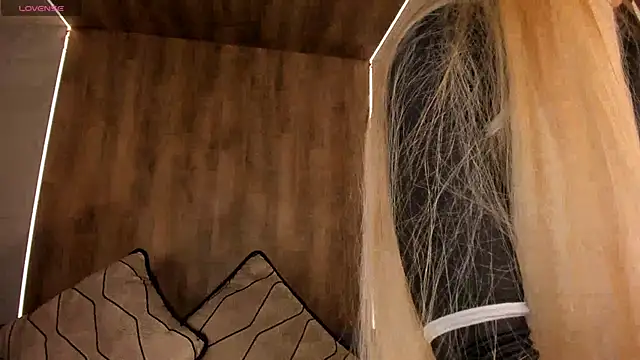 SophiePalmer online show from March 18, 2025, 11:08 am