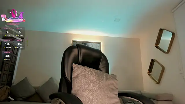 SophiePalmer online show from October 11, 2025, 12:04 pm