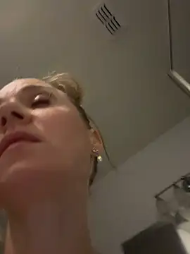 SkyelarSommer online show from December 11, 2024, 8:04 am