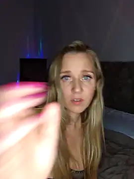 SkyelarSommer online show from January 28, 2025, 7:10 pm