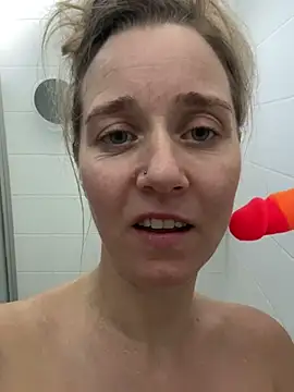 SkyelarSommer online show from March 4, 2025, 6:50 pm