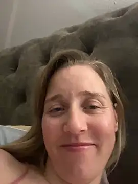 SkyelarSommer online show from March 5, 2025, 3:29 am