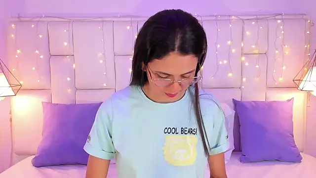 SarahSophia  online show from March 17, 2025, 11:42 am