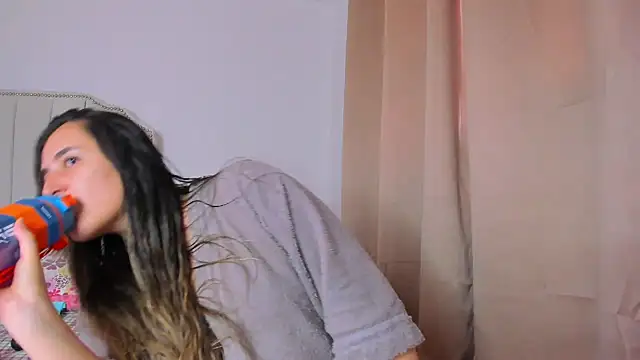 Hanna86 online show from November 27, 2025, 8:22 pm