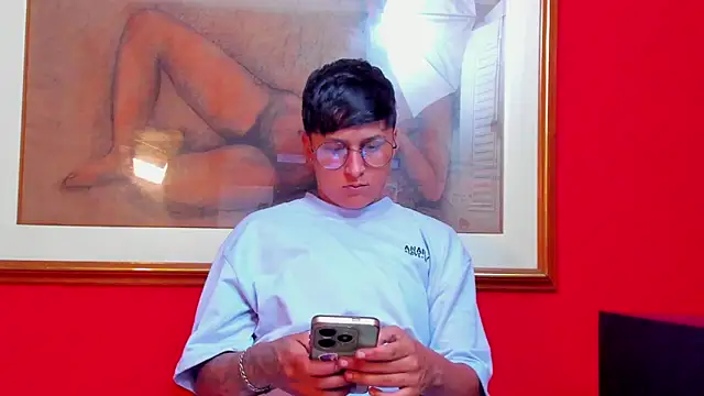 Tamarahryan online show from April 15, 2026, 4:25 pm