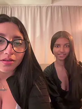 croftsmila online show from November 9, 2025, 4:55 am